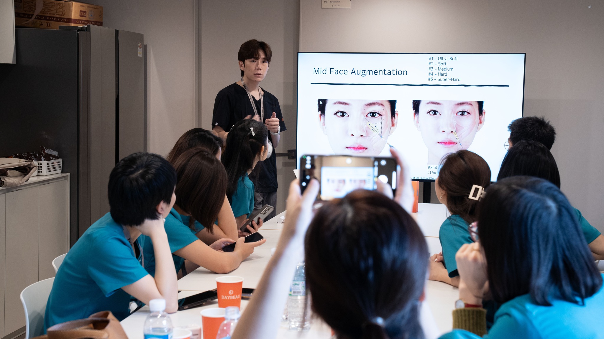 Bác sĩ Thuỳ Chinh Dilys Aesthetic Clinic tại sự kiện Chương trình Visiting Clinician - Seoul 2024